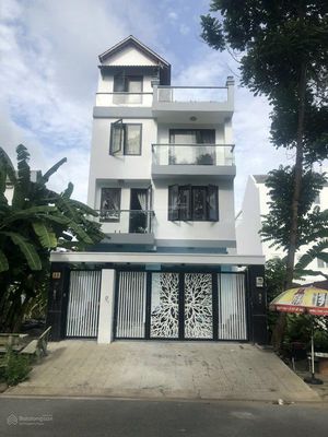 Bán nhà phố KDC Conic, 140m2 trục chính cực đẹp, giá chỉ 13,5 tỷ.