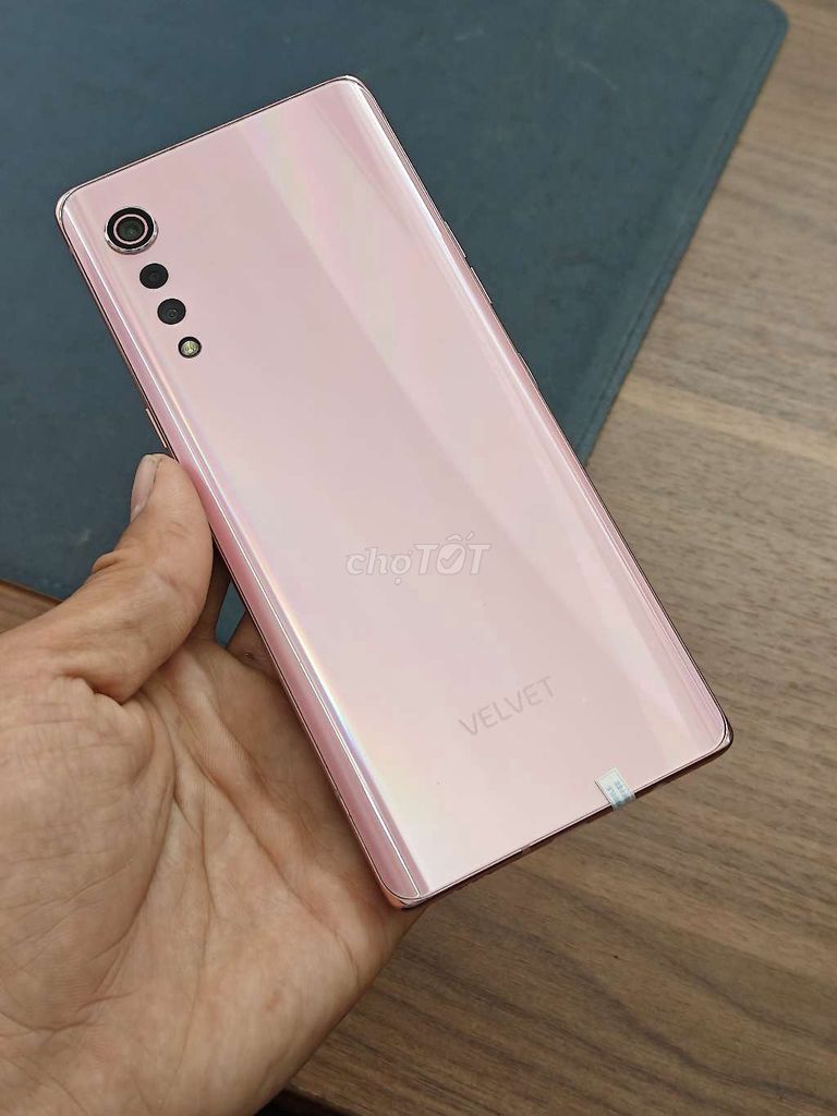 LG Velvet màn cực đẹp, thiết kế sang. Mua bán Điện thoại tại Quận Hải Châu Đà Nẵng được đăng bởi MiPhone hình 1
