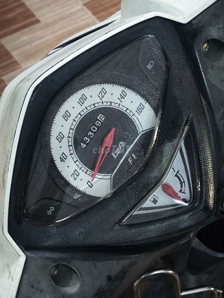 Suzuki Hayate Fi 2012 màu trắng. Mua bán Xe máy tại Quận Ninh Kiều Cần Thơ được đăng bởi Koa hình 2