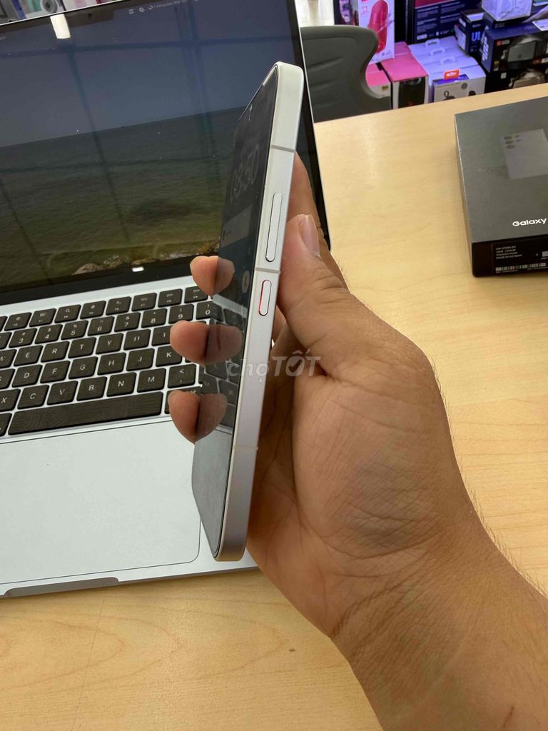 Poco X8 Pro Max 12GB/512GB Trắng Fullbox. Mua bán Điện thoại tại Quận 6 Tp Hồ Chí Minh được đăng bởi Rio hình 1