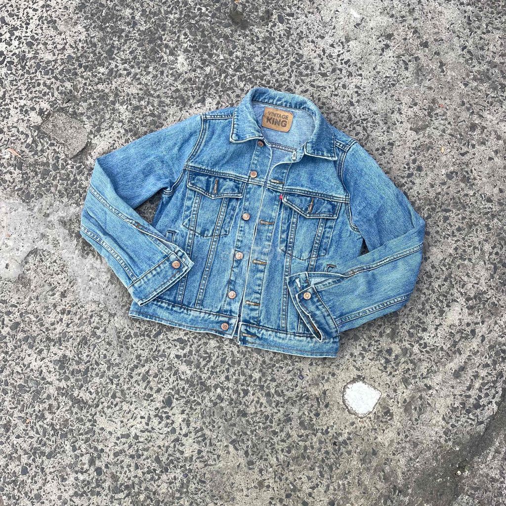 Áo khoác Jean nữ Vintage King. Mua bán Quần áo tại Thành phố Thủ Đức Tp Hồ Chí Minh được đăng bởi Nguyễn Tỵ hình 1