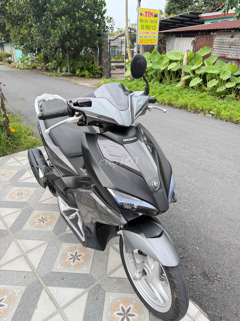 Воздушный клинок Honda 2019 серый