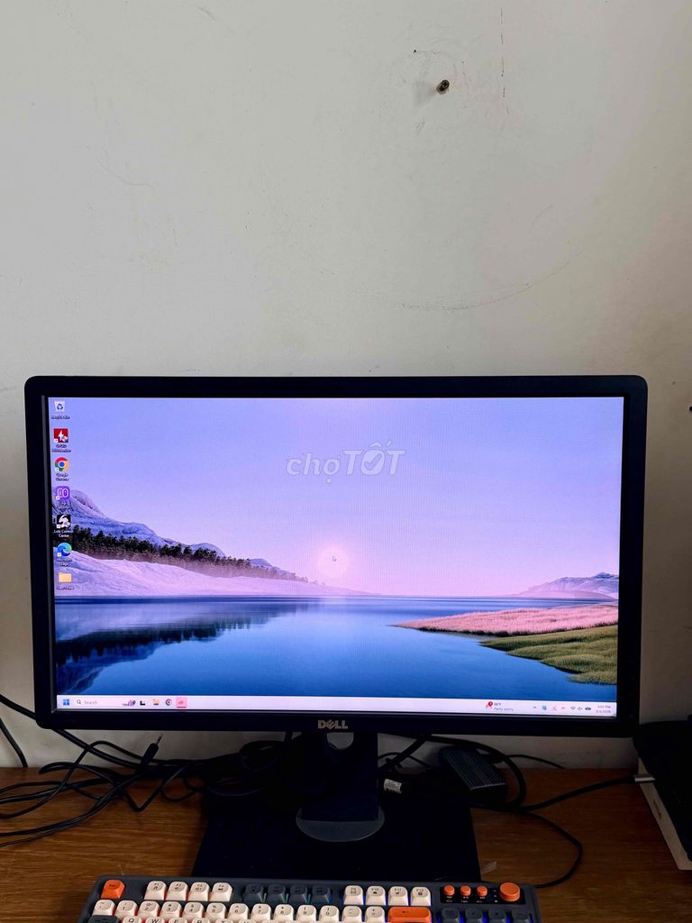 Màn hình Dell Ultrasharp U2412 IPS Nguyên zin FPT. Mua bán Phụ kiện (Màn hình, Chuột...) tại Quận Gò Vấp Tp Hồ Chí Minh được đăng bởi Trần Quang hình 1