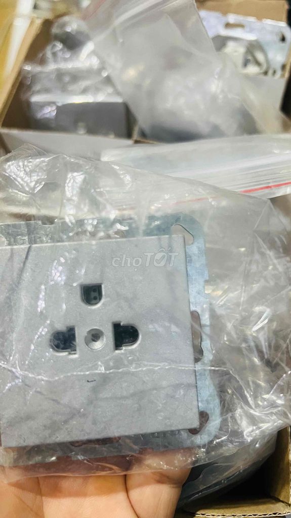 Ổ cắm điện GIRA 0117 26 Bạc. Mua bán Nội thất, đồ gia dụng khác tại Quận Hà Đông Hà Nội được đăng bởi Đồ Điện Gia Dụng Cũ Mới hình 1