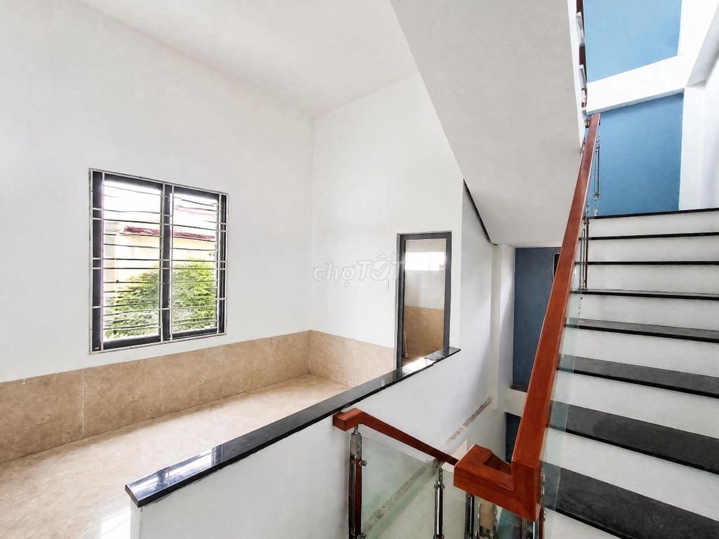 Three-storey house with shop space on Trần Cao Vân — photo 3