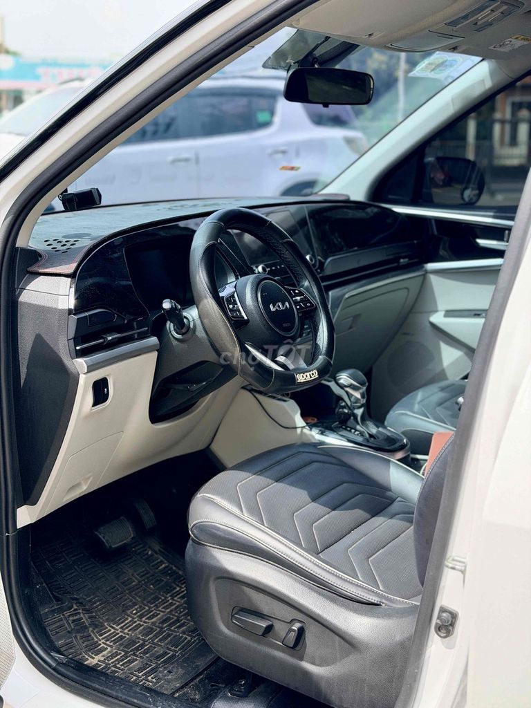 KIA CARENS SIGNATURE 2024 Trắng 36.000 km giá tốt