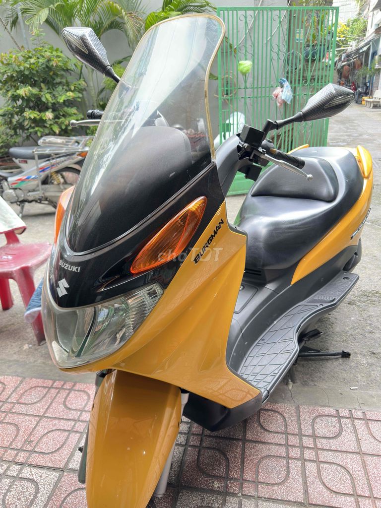 Скутер Suzuki Burgman желтый