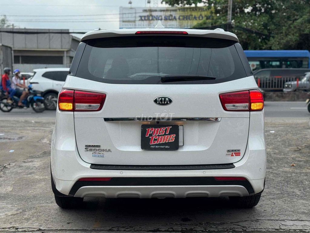 KIA Sedona 2.2 DATH 2017 отличный автомобиль в оригинале без дефектов
