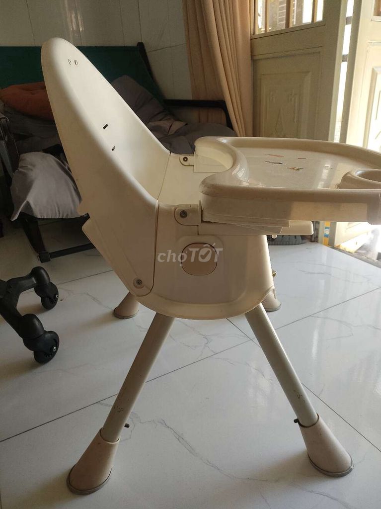 Ghế ăn dặm màu Kem. Mua bán Mẹ và bé tại Quận Liên Chiểu Đà Nẵng được đăng bởi kubjn hình 1