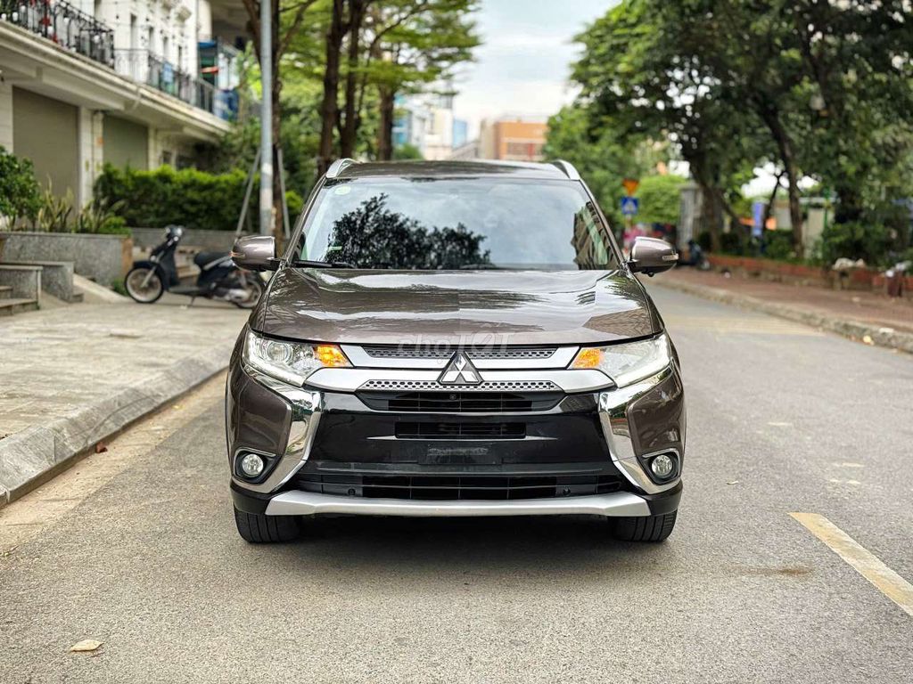 Mitsubishi Outlander CVT 2018, 7 мест, пробег 90 тыс. км