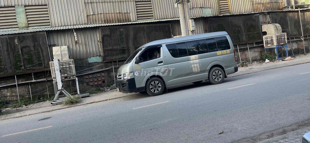 Toyota Hiace 2010 Commuter 2.7 - 200000 km. Mua bán Ô tô tại Quận 12 Tp Hồ Chí Minh được đăng bởi Vũ Ba hình 7