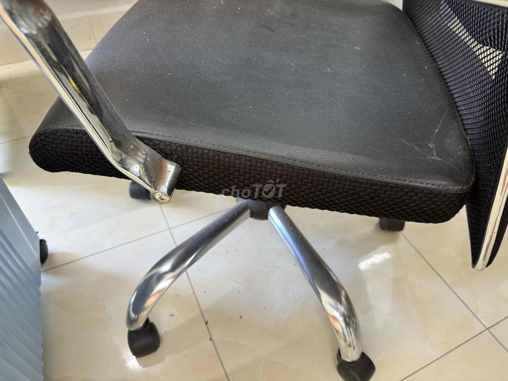 Ghế giám đốc Da Đen Còn mới. Mua bán Bàn ghế tại Quận Ngũ Hành Sơn Đà Nẵng được đăng bởi Cho thuê văn phòng hình 1