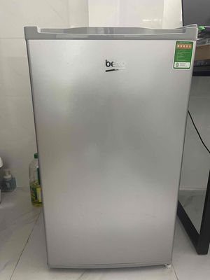 Tủ lạnh Beko bạc 90L sử dụng 6 tháng