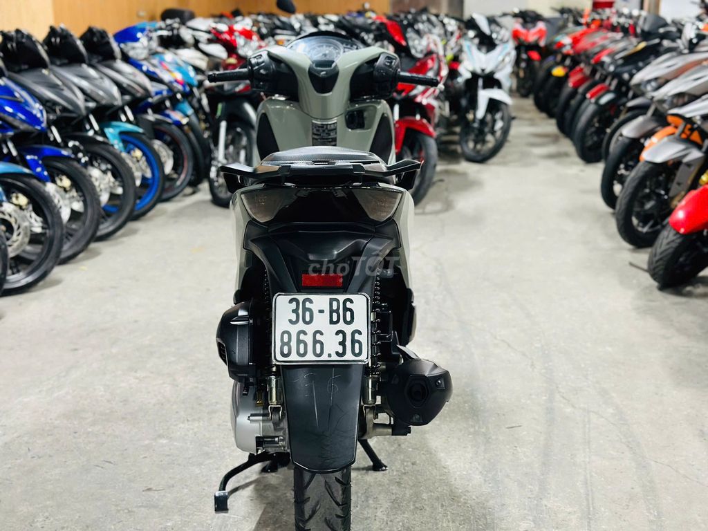 XE MÁYTHANH TÙNG_SH 125 ABS XÁM XI XE ĐẸP CHẠY ÍT. Mua bán Xe máy tại Quận Nam Từ Liêm Hà Nội được đăng bởi THANH TÙNG hình 4