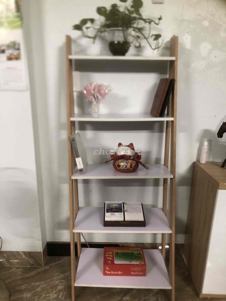 Kệ gỗ hình thang decor nhà đẹp. Mua bán Tủ, kệ gia đình tại Quận Hà Đông Hà Nội được đăng bởi LAN ANH hình 1