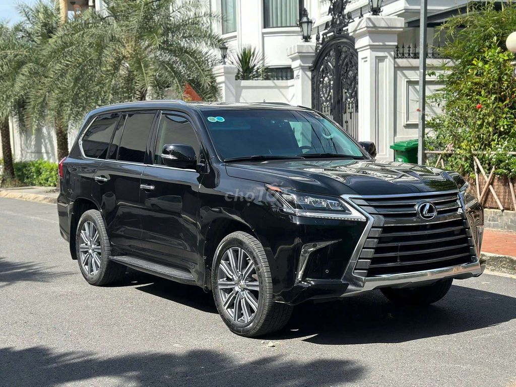 Lexus LX570 2016 lướt nhẹ 53.000km cực đẹp. Mua bán Ô tô tại Quận 7 Tp Hồ Chí Minh được đăng bởi Hoàn Lee Xe Lướt hình 3