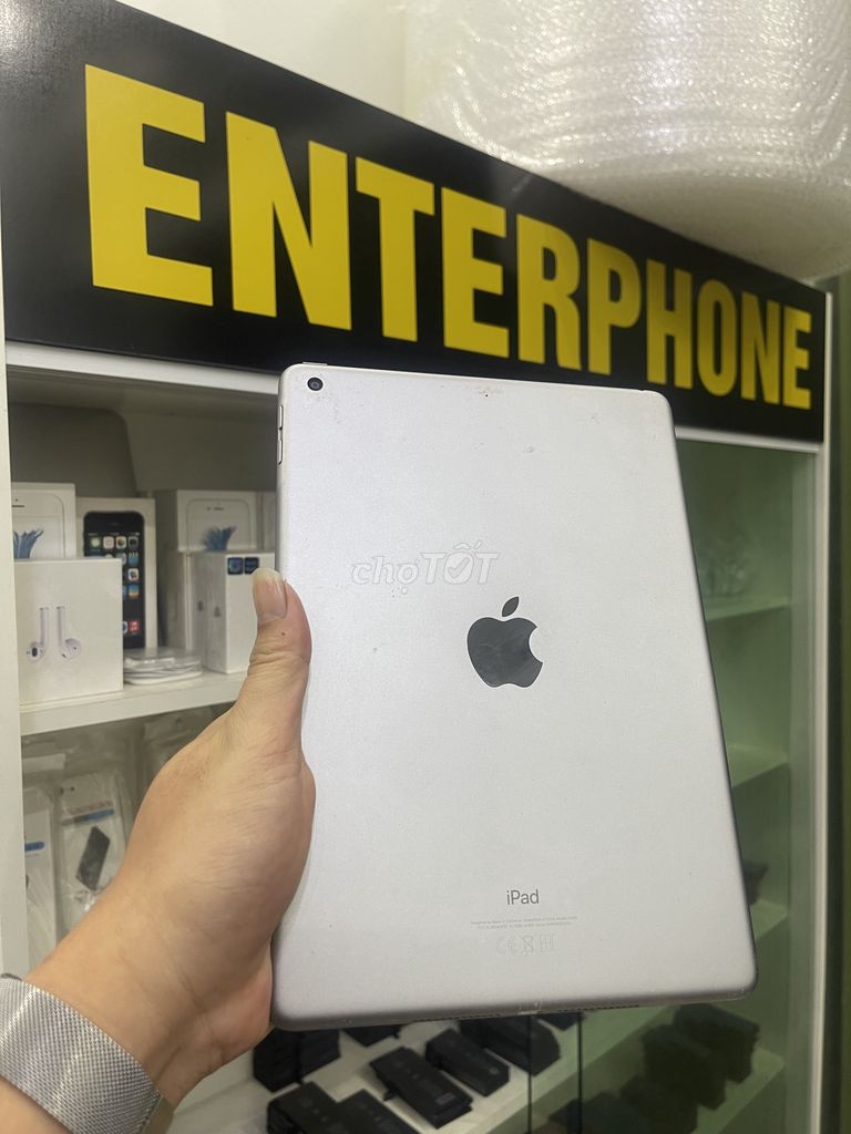 iPad Gen 6 Xám 32Gb bản only wifi