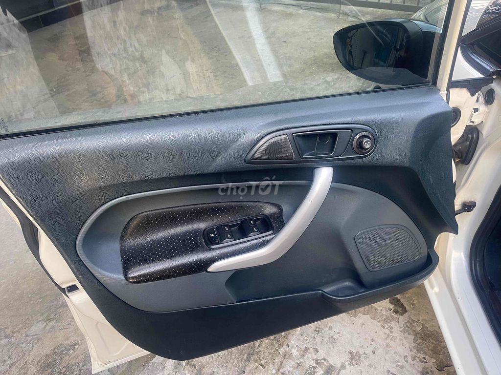Ford Fiesta 2011 1.6 AT Hatchback - 95000 km. Mua bán Ô tô tại Quận Thốt Nốt Cần Thơ được đăng bởi aha hình 9