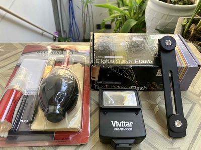Bán rẻ bộ đèn flash máy ảnh và hộp phụ kiện. Mua bán Máy ảnh, Máy quay tại Quận Hải Châu Đà Nẵng được đăng bởi Nguyên