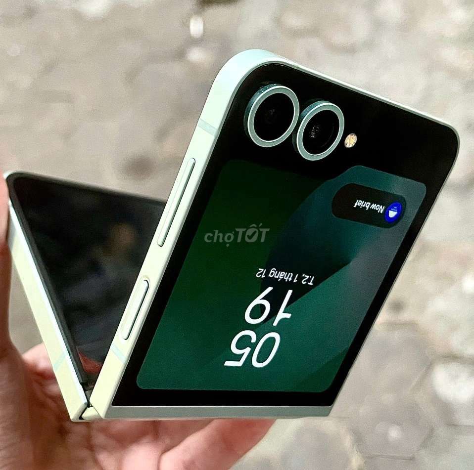 Z Flip 5 Xanh Lá 256GB, like new đẹp như mới 2sim. Mua bán Điện thoại tại Quận Bình Thạnh Tp Hồ Chí Minh được đăng bởi Minh phương hình 1