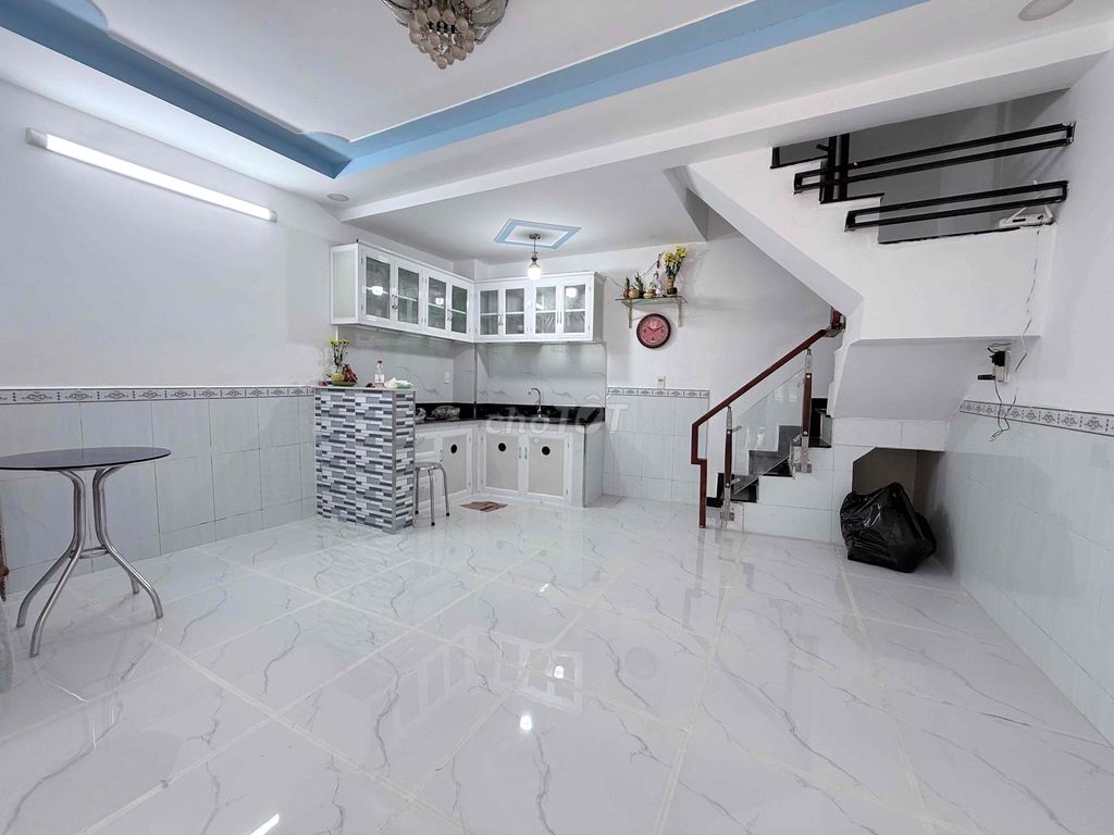 1 trệt 2 lầu — Nhà 100m² Quận 12