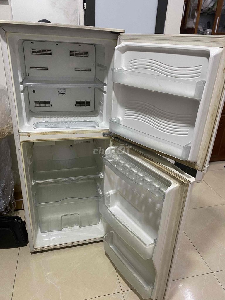 Thanh lý tủ lạnh Sharp 210L hàng Thái