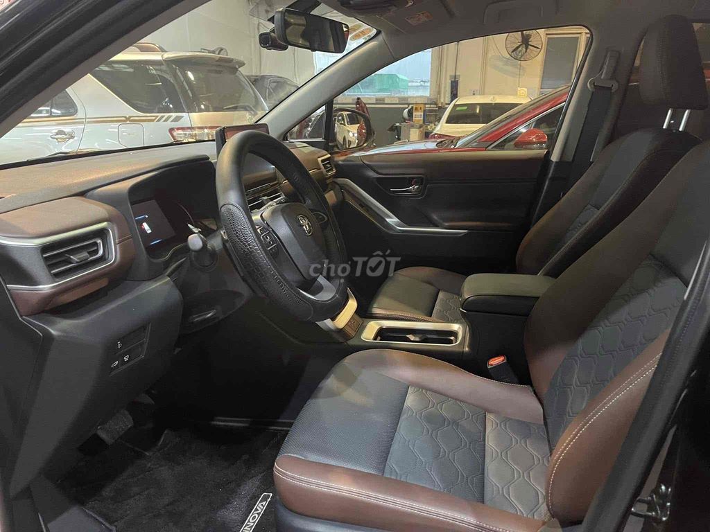 Toyota Innova Cross 2025 - 4600 km. Mua bán Ô tô tại Quận Tân Phú Tp Hồ Chí Minh được đăng bởi Nguyễn Hồ Đạt hình 4