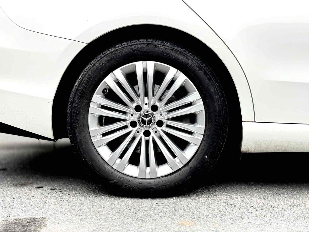 Mercedes Benz C200 Avantgarde 2023 đăng kí 2024. Mua bán Ô tô tại Quận Nam Từ Liêm Hà Nội được đăng bởi Đại lý Toyota Mỹ Đình hình 12