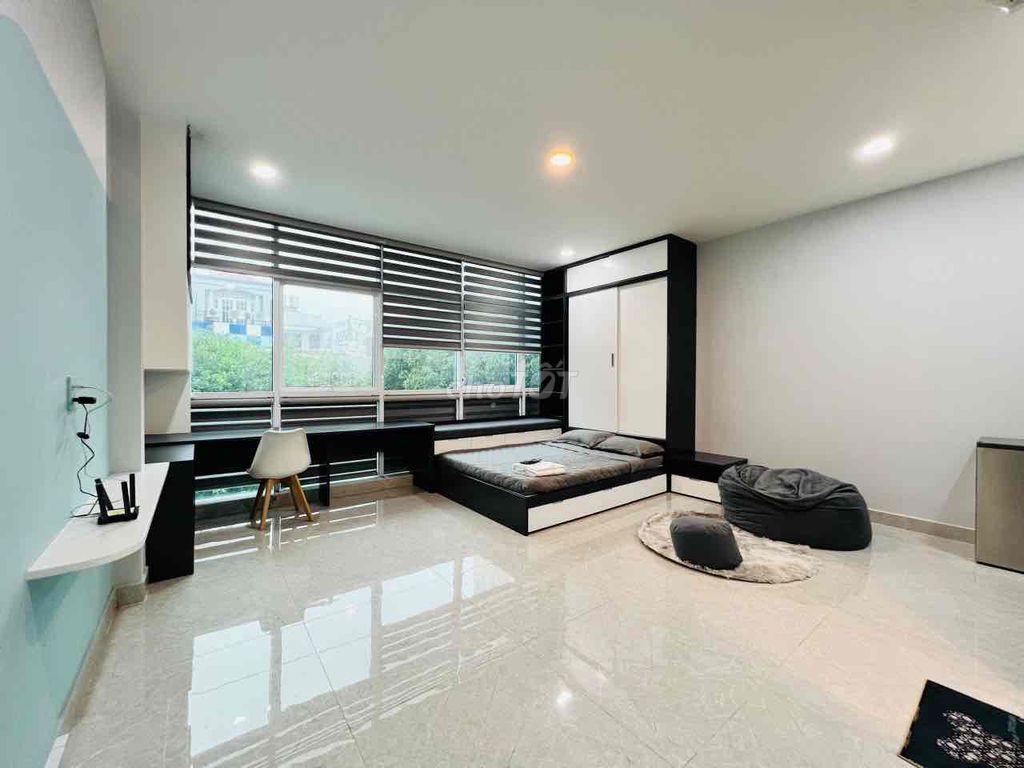 studio cửa sổ lớn_40m2_bao phí_gần trường ĐH kinh tế tài chính (UEF)