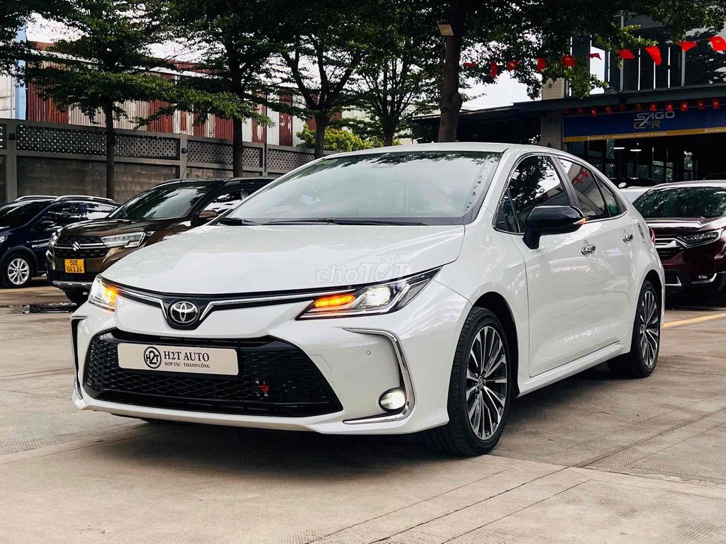 Toyota Corolla Altis 1.8V 2025 Trắng 14.000 km