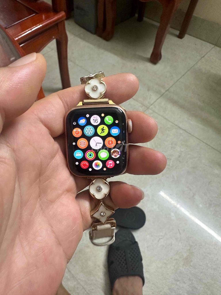 Bán bộ đôi applewatch SE44mm và sr5 40mm. Mua bán Thiết bị đeo thông minh tại Thành phố Nam Định Nam Định được đăng bởi phạm Hùng hình 1