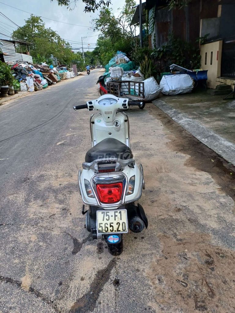 SYM Attila Elizabeth Trắng 125cc. Mua bán Xe máy tại Thành phố Nha Trang Khánh Hòa được đăng bởi Van thi tuyet hong hình 4