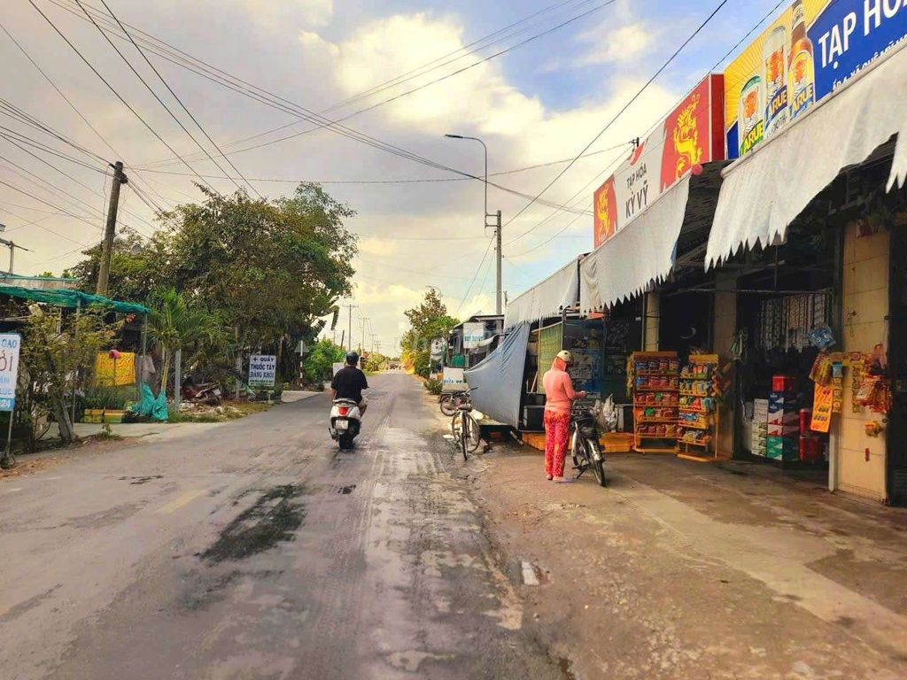 Hàng F0, chỉ 565tr sở hữu 135m2 đất thổ đường xe tải cực đẹp. Mua bán đất tại Huyện Tân Trụ Long An được đăng bởi Hùng Lê hình 2