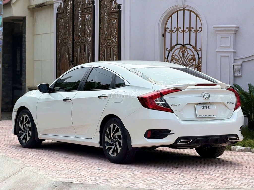 Honda Civic 2018 E 1.8 Full Option, белый
