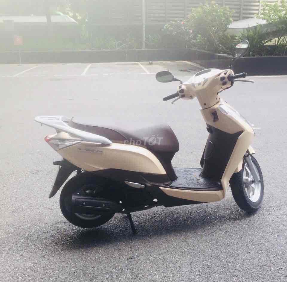 LEAD 125 vàng kem xe đi giữ gìn chất lượng rất tốt