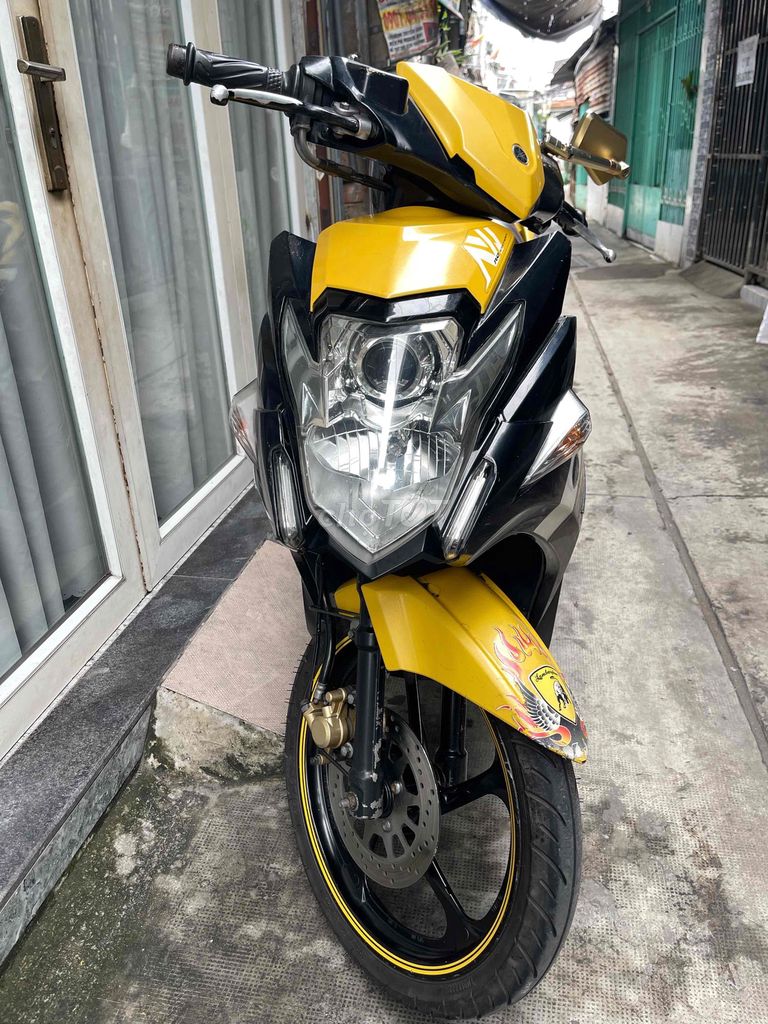 Yamaha Nouvo Желтый, Черный Скутер