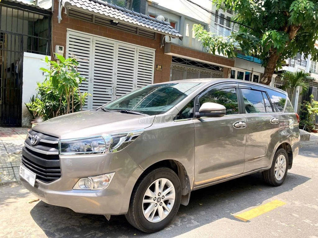 Toyota Innova 2.0E 2019 года, механическая КПП, цвет медная бронь