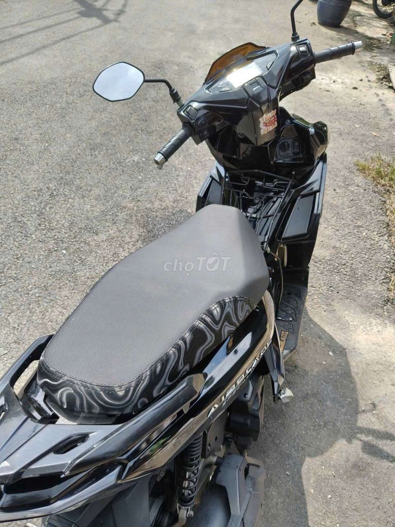 Черная тихая машина Honda Air Blade 2020