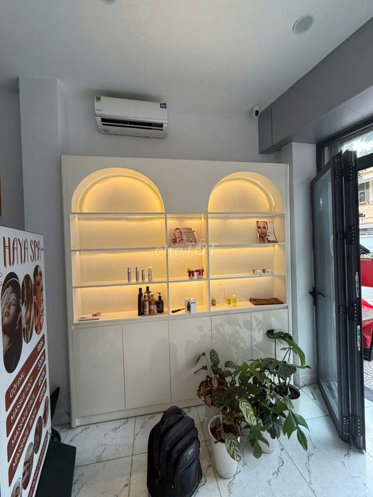 Kệ trưng bày gỗ trắng có đèn LED. Mua bán Tủ, kệ gia đình tại Quận 1 Tp Hồ Chí Minh được đăng bởi MyMy hình 1