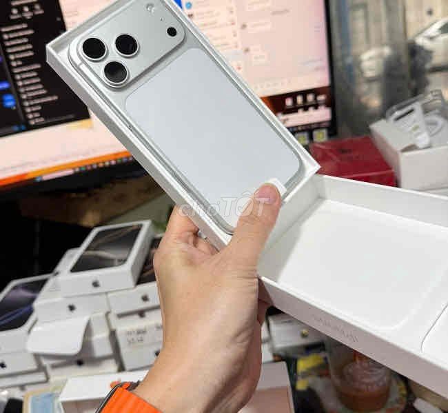 Apple iPhone 17 Pro Max 256GB Bạc Mới. Mua bán Điện thoại tại Thành phố Thủ Đức Tp Hồ Chí Minh được đăng bởi phạm công khanh hình 1