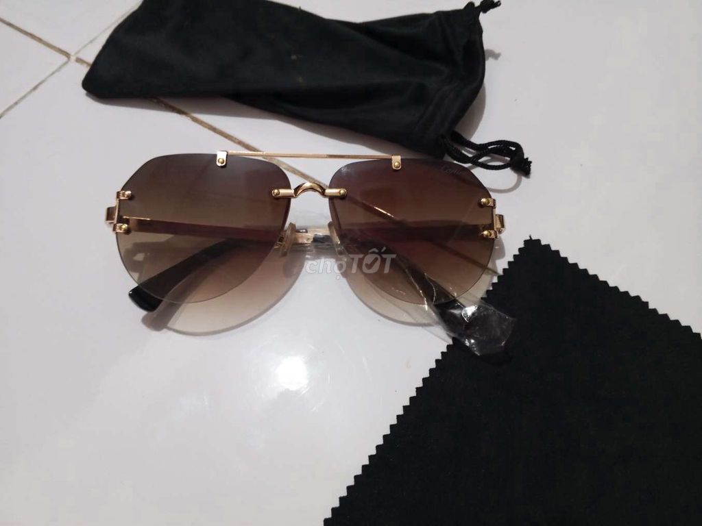 Kính râm Cartier Unisex Nâu trà. Mua bán Phụ kiện thời trang khác tại Quận 7 Tp Hồ Chí Minh được đăng bởi Sale hình 1