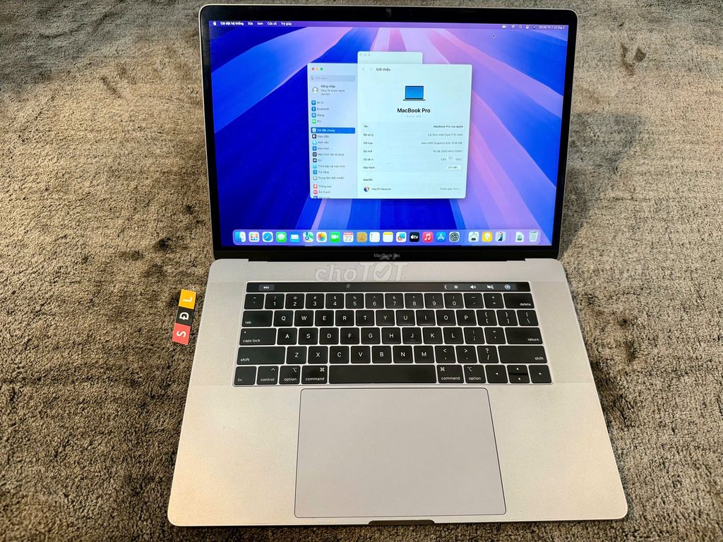 Macbook pro 15 inch 2018 i7 16G 512GB A1990