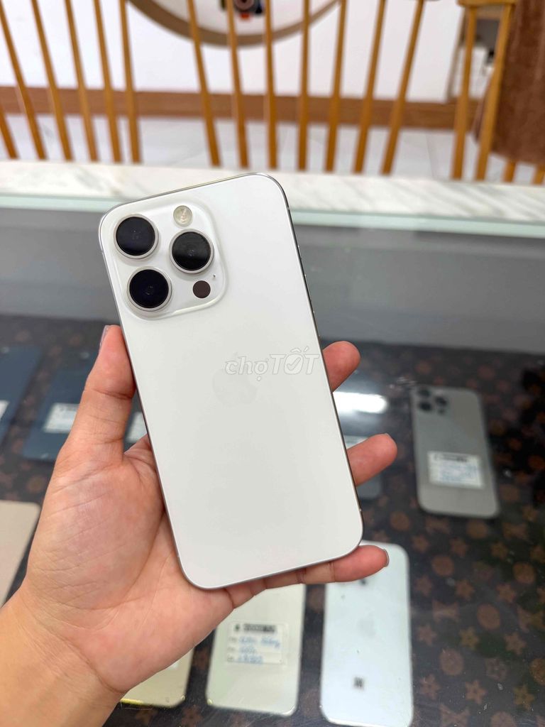 Apple iPhone 15 Pro 128GB Trắng Đã qua sử dụng. Mua bán Điện thoại tại Thành phố Long Xuyên An Giang được đăng bởi  Đặng Lý hình 1