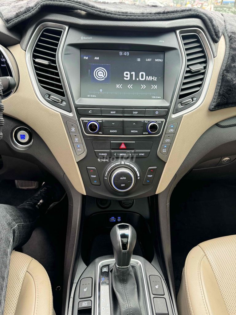 Hyundai Santa Fe 2018 2.2L 4WD - 133333 km. Mua bán Ô tô tại Quận Hà Đông Hà Nội được đăng bởi Đoàn Minh Tiến hình 14