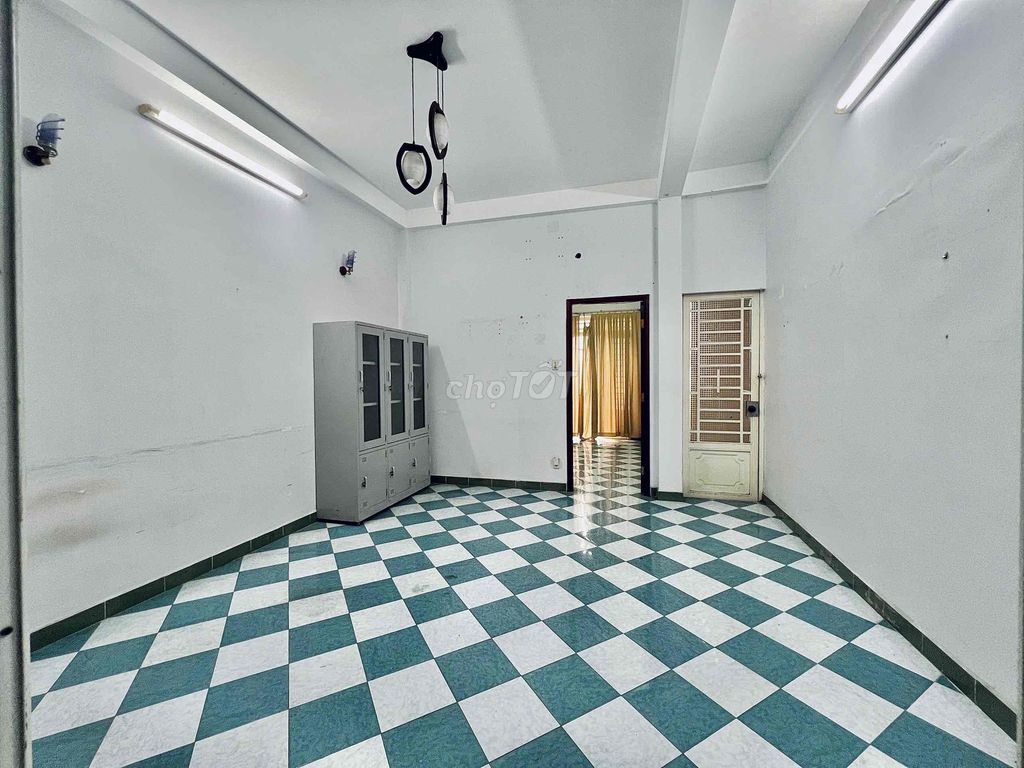 Аренда дома, 4 спальни, переулок для машины, рядом с Etown Cộng Hòa