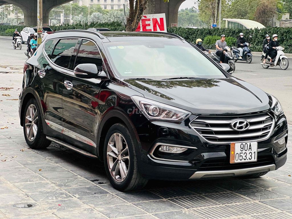 Hyundai Santafe 2017 Bản full xăng Đen. Mua bán Ô tô tại Quận Hoàng Mai Hà Nội được đăng bởi anh Biên hình 1