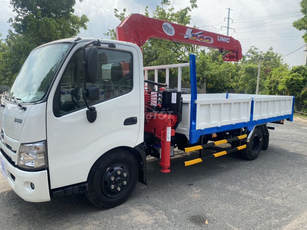 Hino hạ tải 2.4Tấn vào trung tâm Tp giờ cao điểm