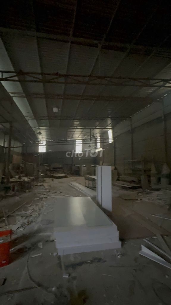 Xưởng cho thuê 500m2 xe cont ra vô thoải mái