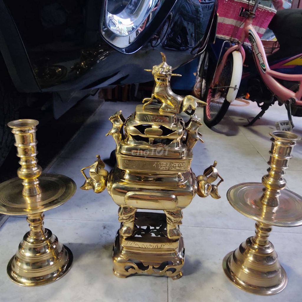 Lư đồng thờ cúng Đồng Vàng đồng 54cm Cổ xưa. Mua bán Đồ sưu tầm, đồ cổ tại Thành phố Thuận An Bình Dương được đăng bởi Nguyễn Ngọc hình 1