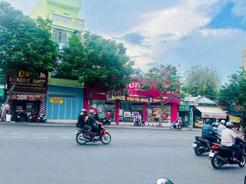 MẶT TIỀN LÊ VĂN VIỆT ĐANG KINH DOANH CHO THUÊ. Mua bán văn phòng, mặt bằng kinh doanh tại Thành phố Thủ Đức Tp Hồ Chí Minh được đăng bởi Duy Hoàng Land hình 1